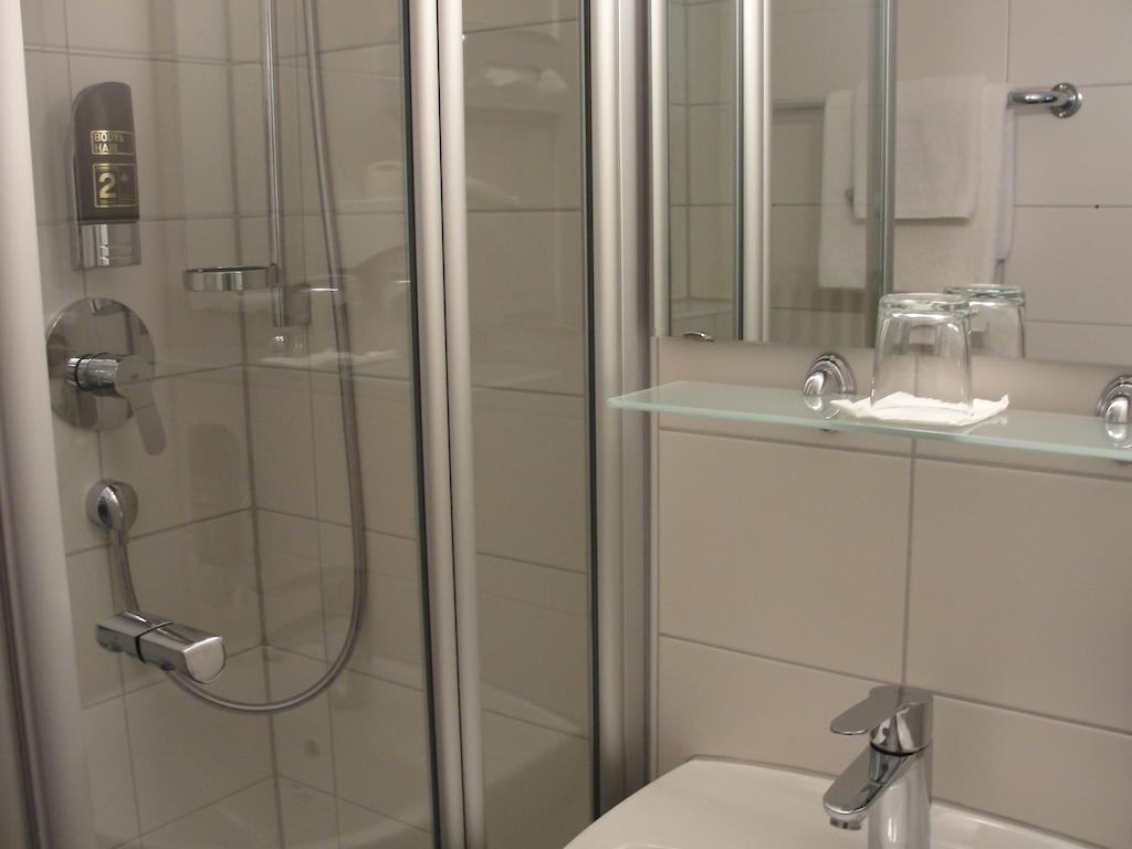 Hotel Alte Krone Тюбинген Экстерьер фото